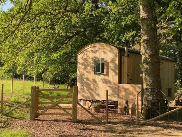 Coachroad Shepherds Huts Petworth Exterior foto