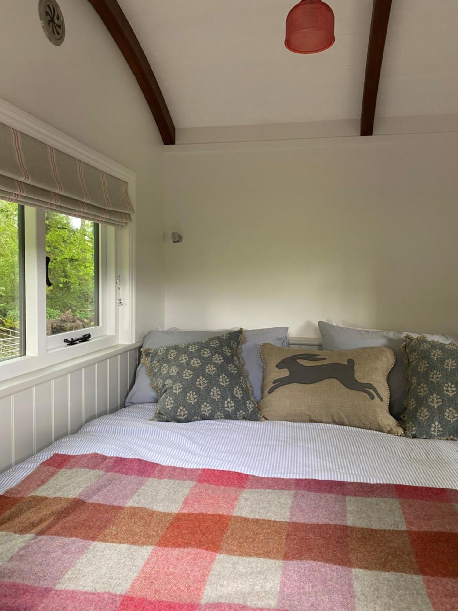Coachroad Shepherds Huts Petworth Exterior foto